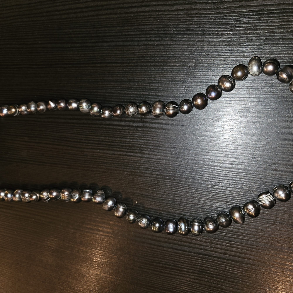 Black Cultured Pearl Necklace with Elegant Design